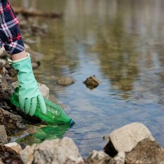 Волонтёры очистят берег реки в Калининском районе 