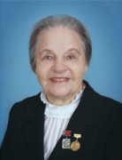 Зырянова Евгения Ивановна

Родилась 20 августа 1927 года. 
Окончила Каменское педагогическое училище Новосибирской области в 1946 году.
Награждена: Медалью «За доблестный труд в Великой отечественной войне», Знаком «За отличную работу в культурных учреждениях профсоюзов», Знаком ВЦСПС «За достижение в самодеятельном искусстве», Медалью Комитета Советских женщин, Памятными медалями «За труд на благо города», имеет более 100 грамот, дипломов, благодарностей союзного, российского, областного, городского и районного значения. 
Является Заслуженным работником культуры РСФСР, Ветераном Великой Отечественной войны - тружеником тыла, Ветераном труда РФ.
В 1947 году Евгения Ивановна приехала в  Новосибирск, где работала во многих школах города.
С 1954 по 1986 годы - директор Детского дома культуры им. Пичугина, в котором занимались около 2-х тысяч ребятишек.  
Под ее руководством Дом культуры занимал призовые места в различных номинациях, выезжал с концертами далеко за пределы региона.  Был сформирован большой дружный коллектив, традиции которого продолжаются в настоящее время. 
Евгения Ивановна, работая учителем, директором ДДК, вела большую общественную работу, была освобожденным комсоргом учительской и ученической комсомольских организаций. 
В 1980 году под руководством Евгении Ивановны был создан клуб юных моряков «Каравелла», слава об этом клубе известна далеко за пределами Новосибирска. 
Общий трудовой стаж - 67 лет. 
В 2000 году Евгения Ивановна создала хоровой коллектив «Вдохновение», который принимает активное участие в общественной жизни района, города, области.
Более 30 лет являлась председателем женсовета Калининского района. За активную работу в женсовете в 2003 году Евгения Ивановна была занесена в энциклопедию   города Новосибирска, как Заслуженный работник культуры. 
В 2004 году удостоена звания «Женщина года». 
	
