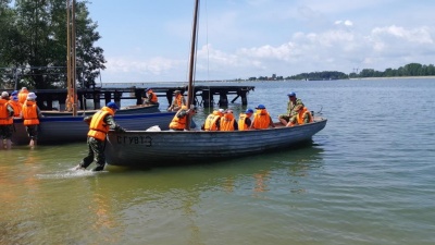 Юные моряки центра «Каравелла» приступили к парусным тренировкам