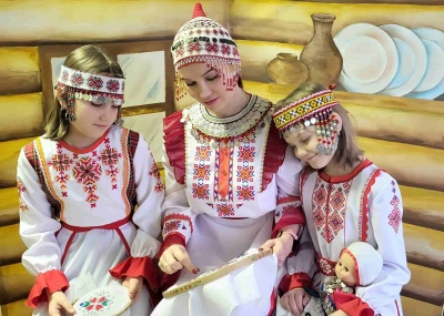 Женщины за сохранение традиций